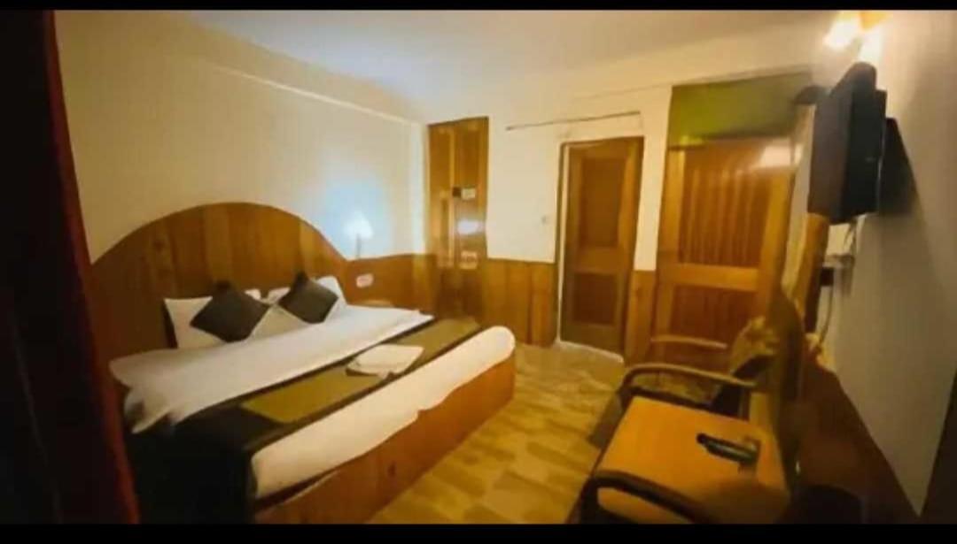 Hotel Hadimba Regency ! Free 4 Wheeler Parking ! Mountain View Rooms ! Near Mall Road Manali 외부 사진