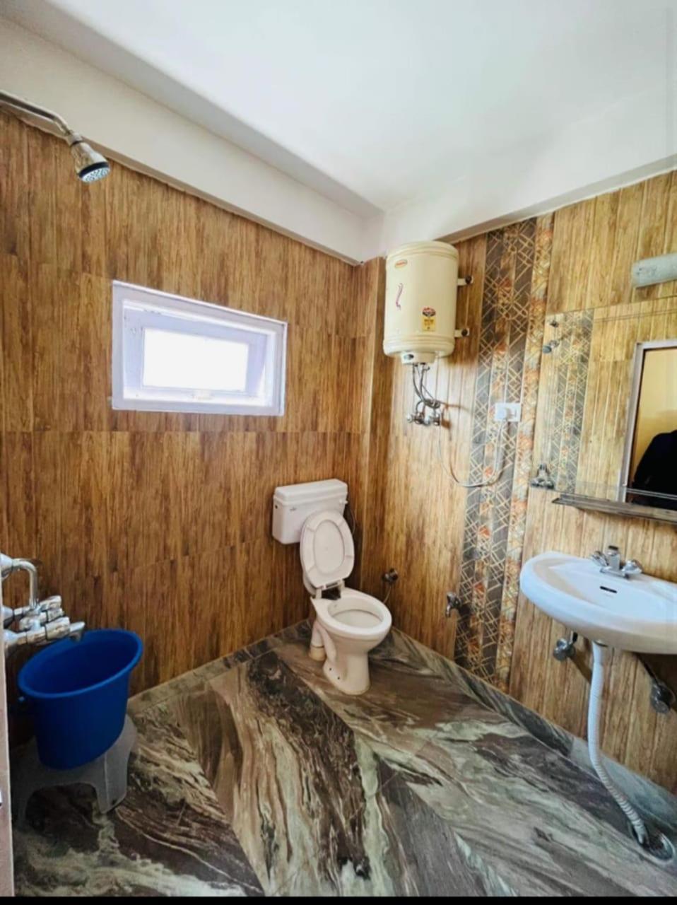 Hotel Hadimba Regency ! Free 4 Wheeler Parking ! Mountain View Rooms ! Near Mall Road Manali 외부 사진