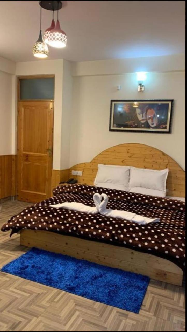 Hotel Hadimba Regency ! Free 4 Wheeler Parking ! Mountain View Rooms ! Near Mall Road Manali 외부 사진